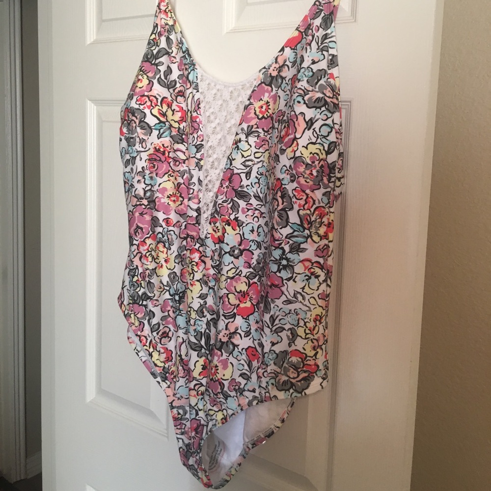 Plus size swimsuit! Never worn!